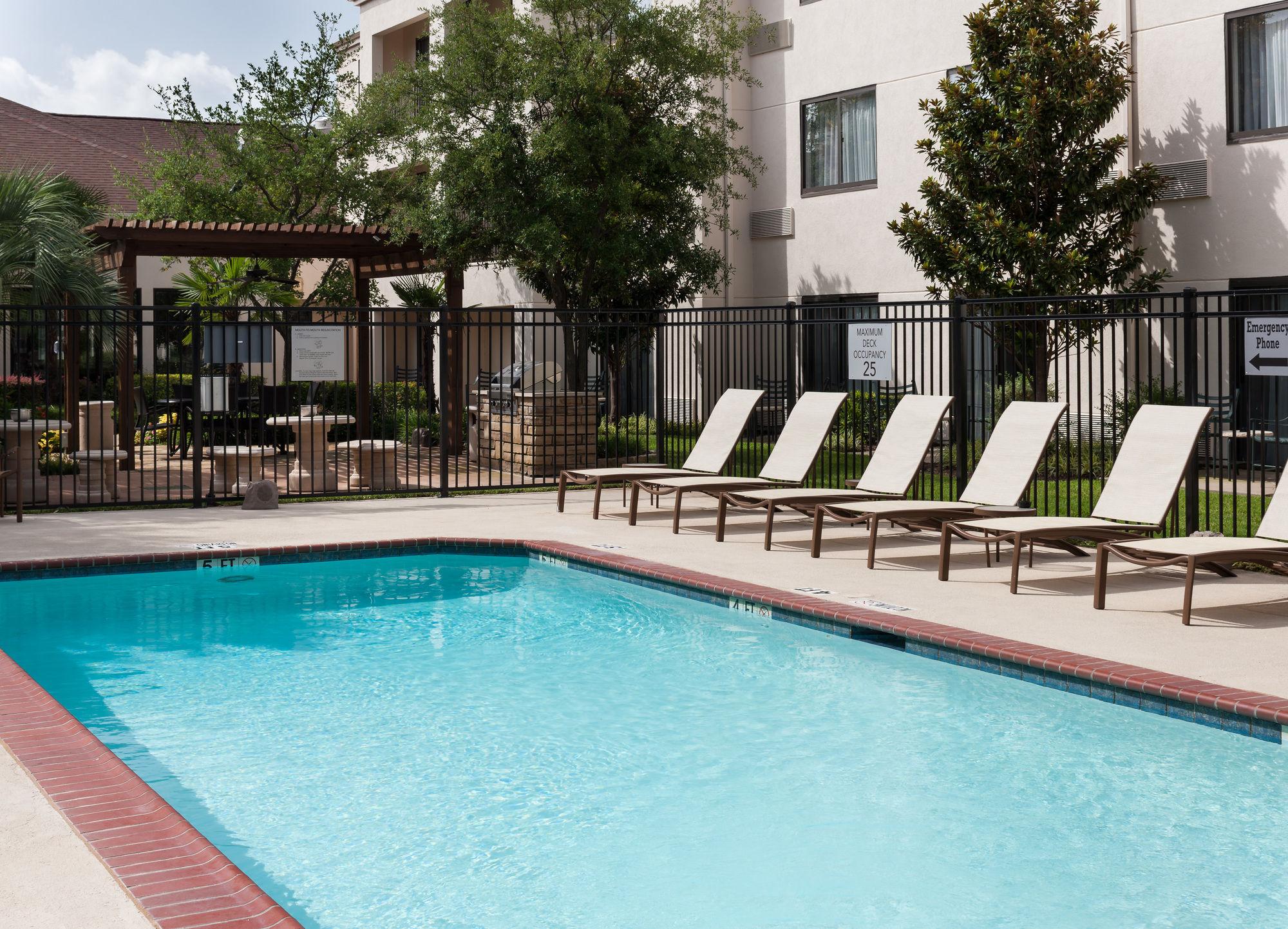 Courtyard By Marriott Waco Hotel Exterior photo