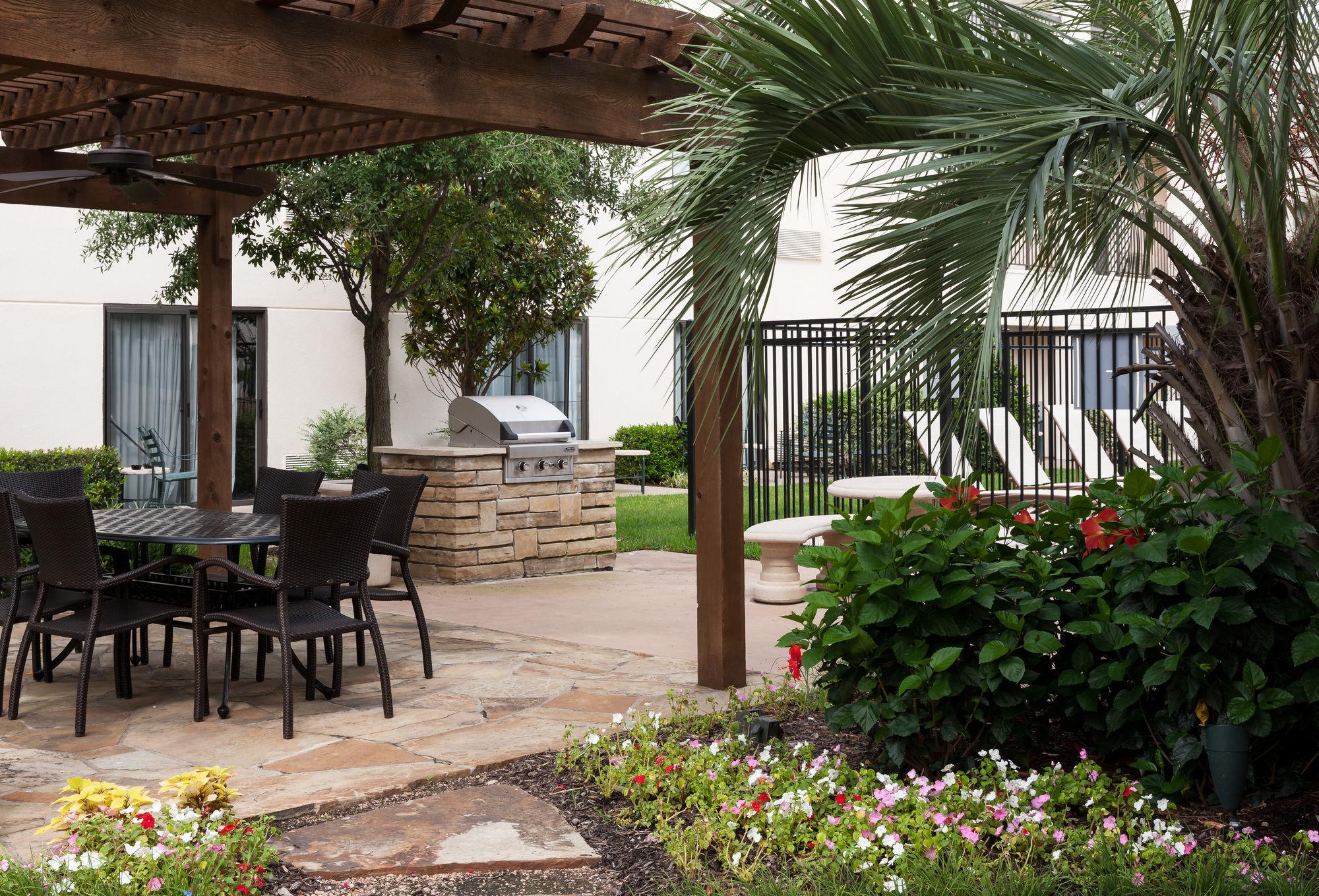 Courtyard By Marriott Waco Hotel Exterior photo