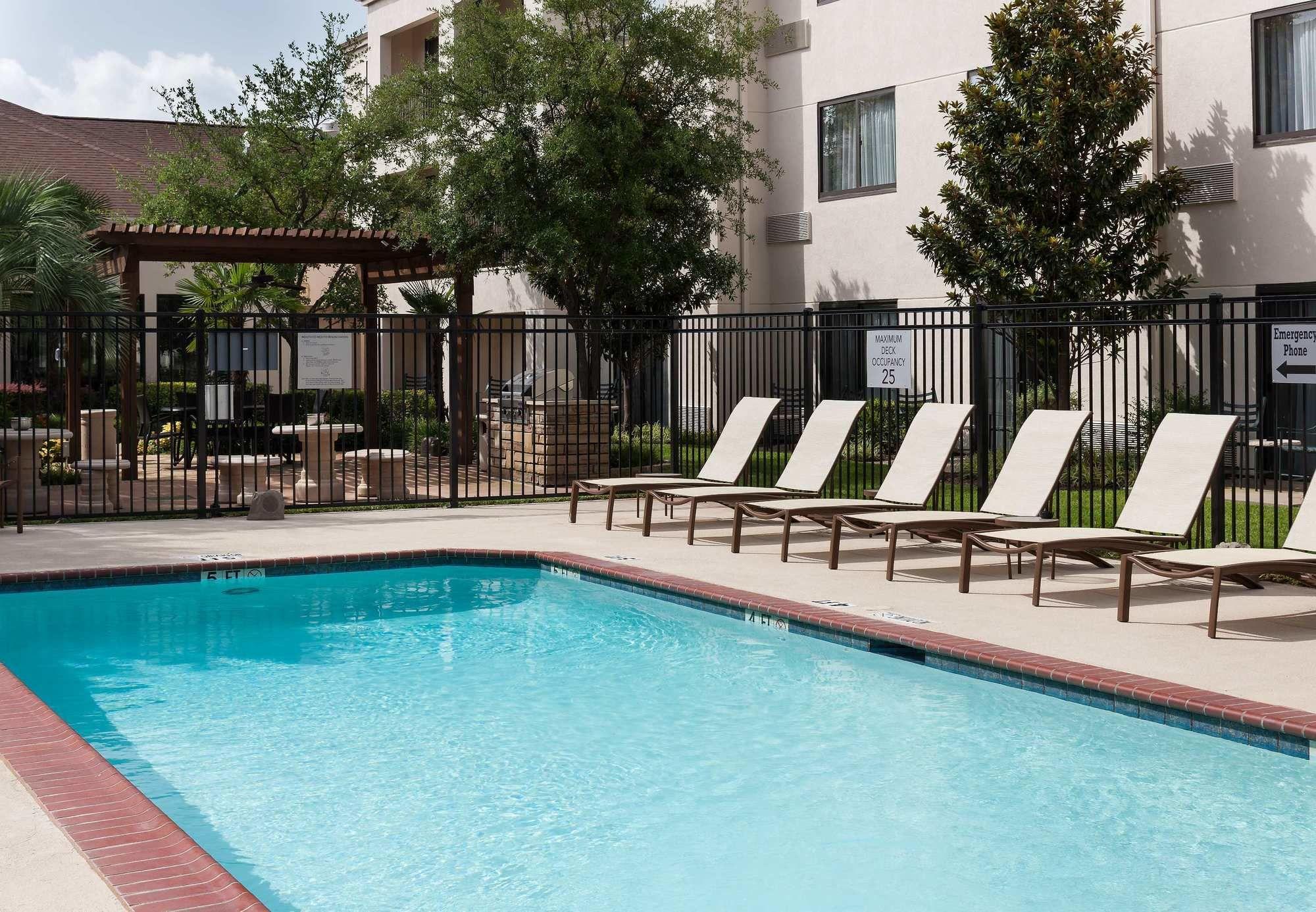 Courtyard By Marriott Waco Hotel Exterior photo