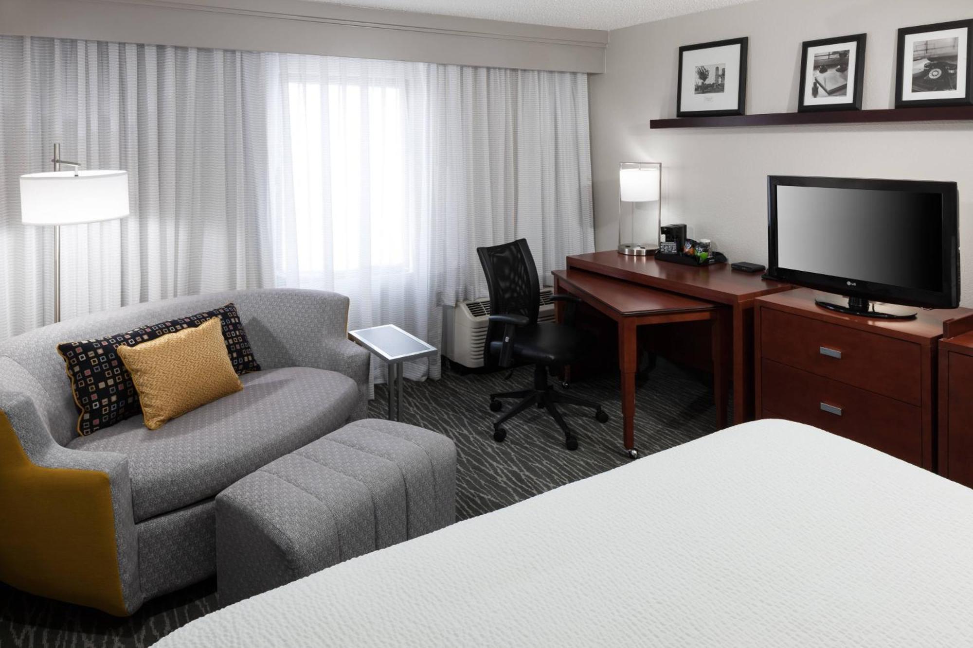 Courtyard By Marriott Waco Hotel Exterior photo