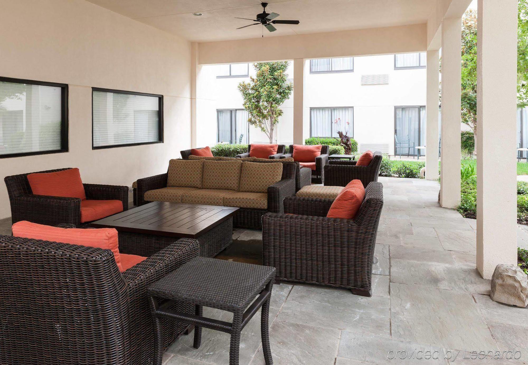 Courtyard By Marriott Waco Hotel Exterior photo