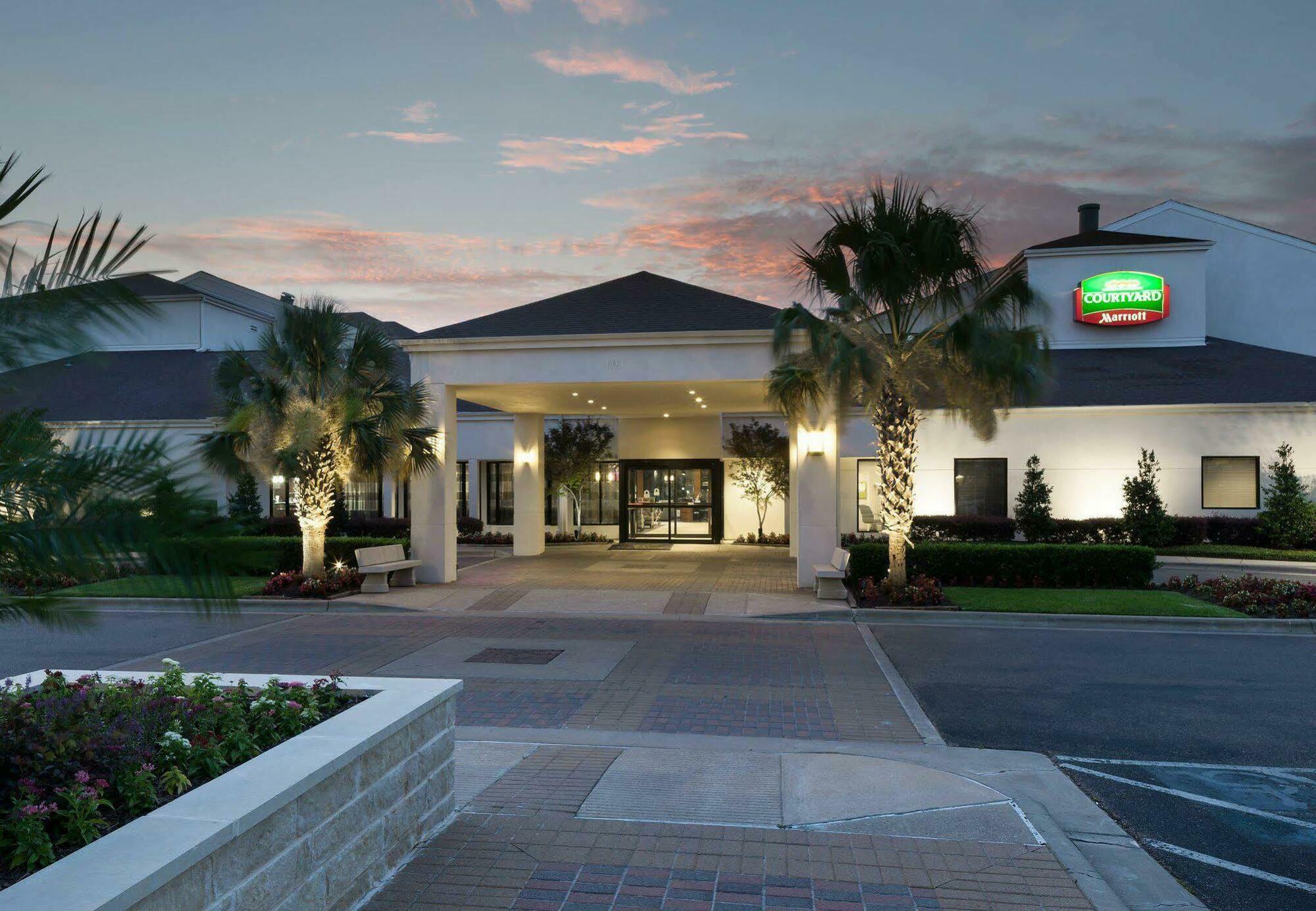 Courtyard By Marriott Waco Hotel Exterior photo