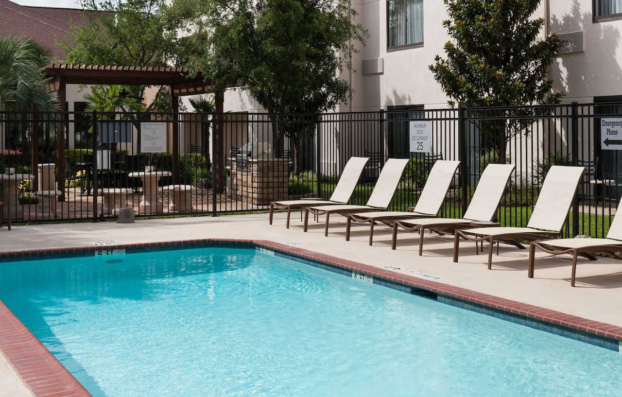 Courtyard By Marriott Waco Hotel Exterior photo