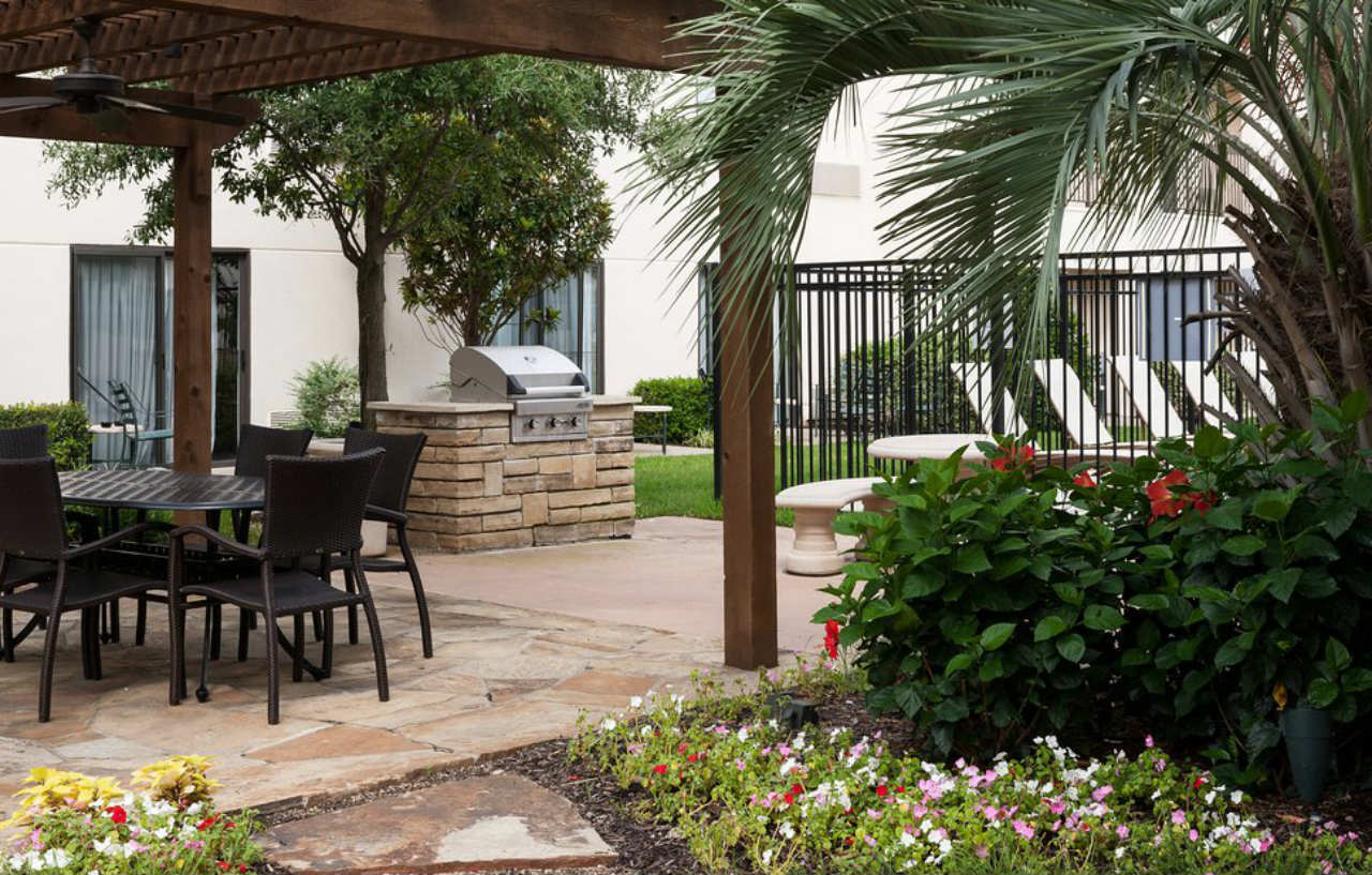 Courtyard By Marriott Waco Hotel Exterior photo